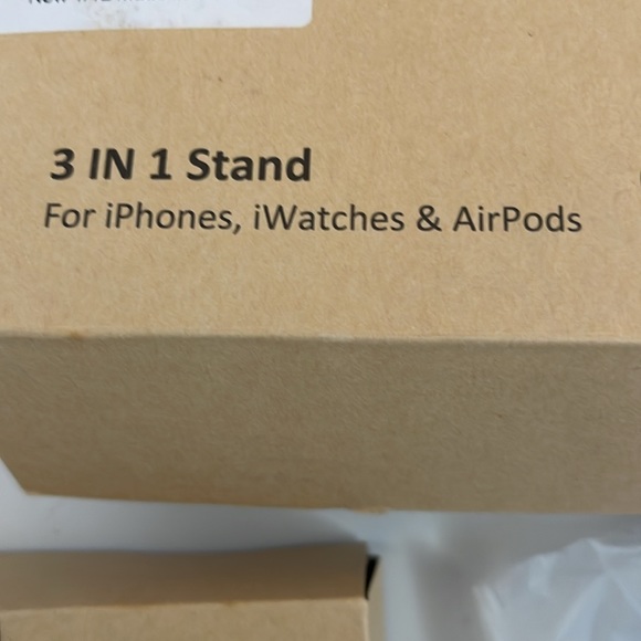 Apple charger 3 in one iPhone, Apple Watch and AirPod charger brand new - Picture 5 of 5